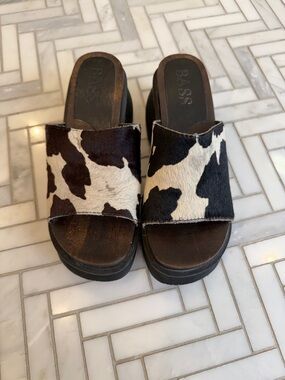 BASS Cowhide Slide Sandals in Brown and White